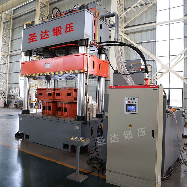 1200噸四柱液壓機(jī)車間實(shí)物 1200噸四柱液壓機(jī)車間實(shí)物