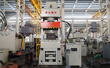 三梁四柱液壓機(jī)簡述（結(jié)構(gòu)、特點(diǎn)、參數(shù)及配置）